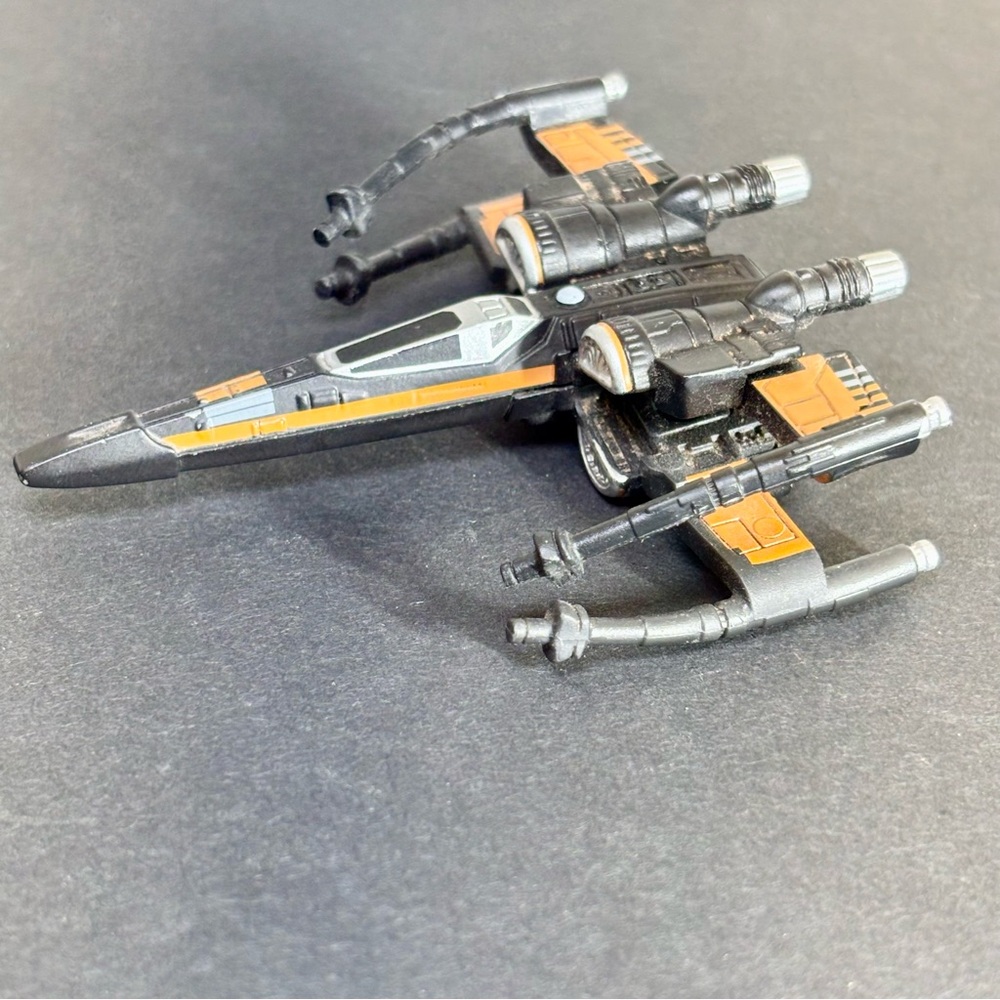 Hot Wheels Black Star Wars‎ X-Wing Fighter Poe Dameron Ship Starship Toy